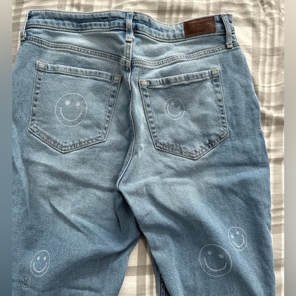 Hollister High-Rise Smiley Jeans